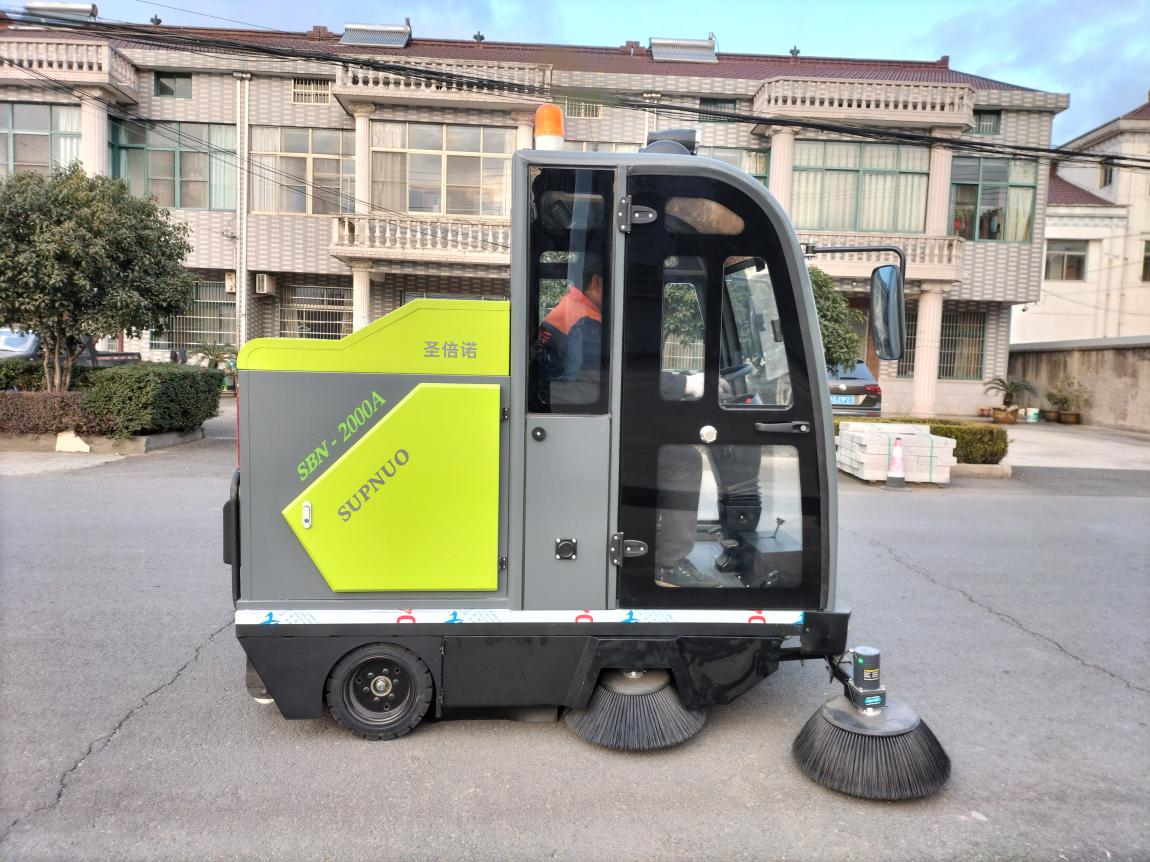 那曲龙马清扫车